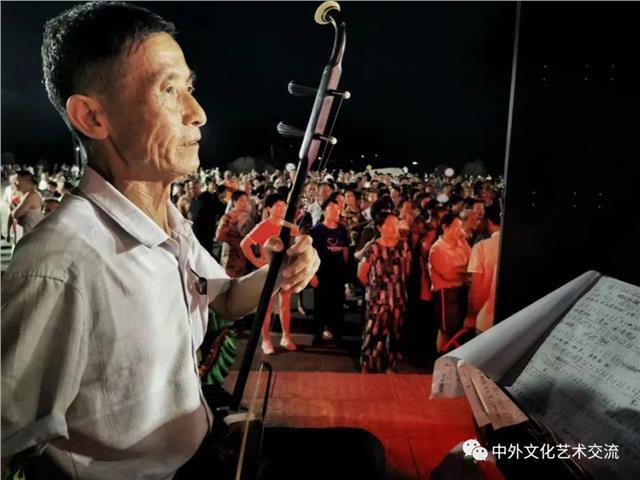 摄影协会会长刘国平镜头里的“舞动金溪，戏联中外”欢送晚会