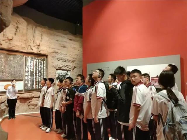 踏领袖之路，延红色精神——河南林州世纪学校高一年级红旗渠研学实践活动