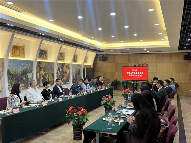 “烹饪大师与美食专家对话百年龙徽”座谈会在京举行