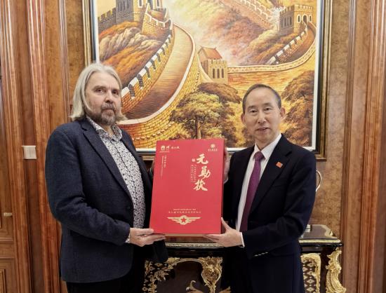 龙宇翔与俄罗斯美协第一副主席、功勋艺术家叶甫根尼·罗马什科亲切会见