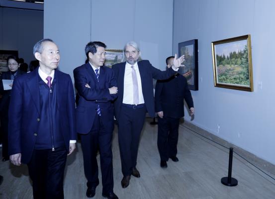 俄罗斯人民艺术家叶甫根尼·罗马什科作品展亮相中国美术馆