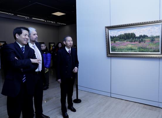 俄罗斯人民艺术家叶甫根尼·罗马什科作品展亮相中国美术馆