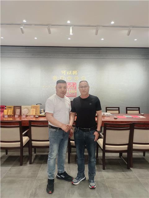 中国经贸杂志社副主编郝江华到勐海可以兴茶业有限公司开展调研工作
